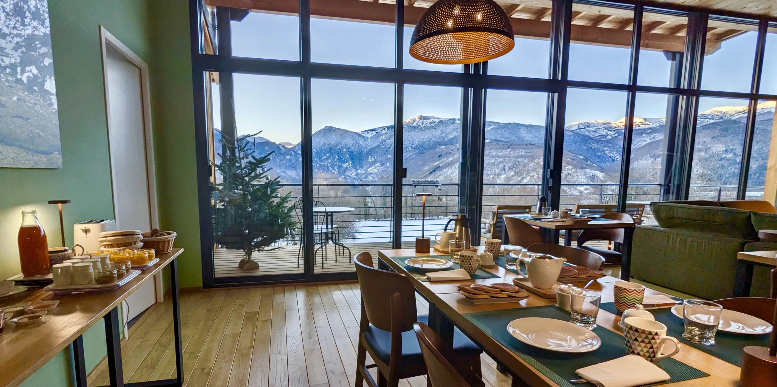 Petit déjeuner aux chambres d'hôtes Balcons de Sorgeat
